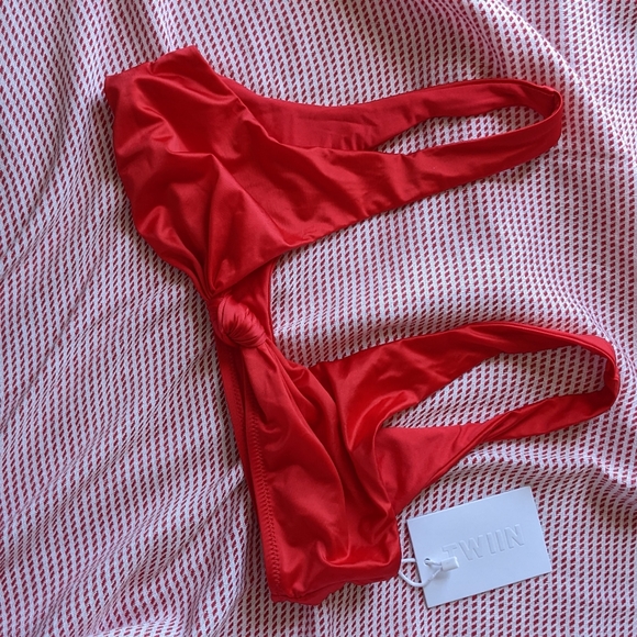 Summer 🌞 SALE Revolve Twiin Red, Size L Bikini Top, Pamela Knot Twist Large - Picture 10 of 11